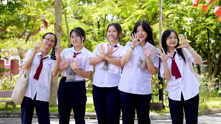 Sĩ tử 2K8 rạng rỡ tạm biệt mùa thi 2026