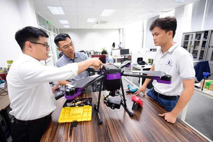 Mở cửa cho sản xuất drone