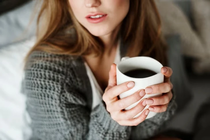 Độ tuổi nào dễ bị caffeine tác động đến giấc ngủ nhất?