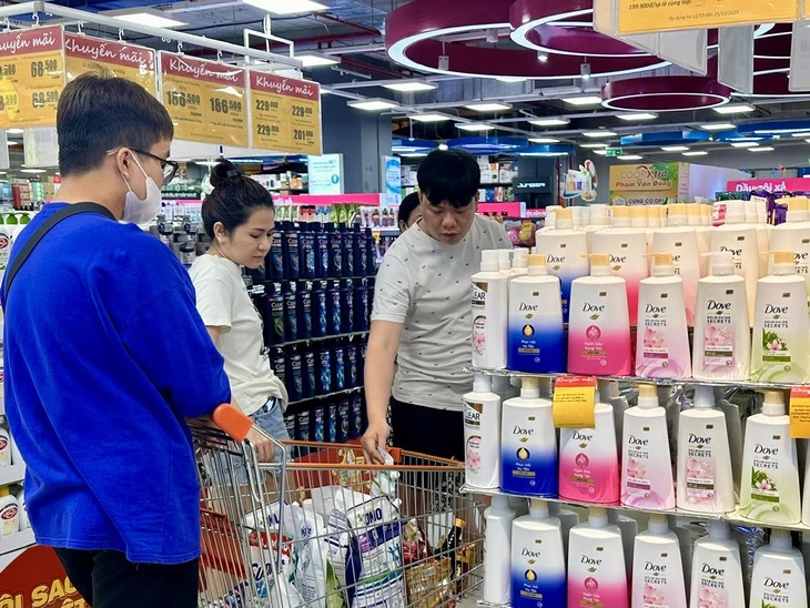 Loạt phiếu công bố mỹ phẩm tự thu hồi: Hiểu sao cho đúng để tránh hoang mang?