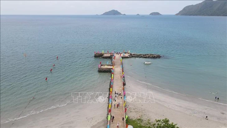Tin tức sáng 3-5: Đà Nẵng rực rỡ cờ hoa đón chào đoàn tàu chở các chiến sĩ diễu binh trở về