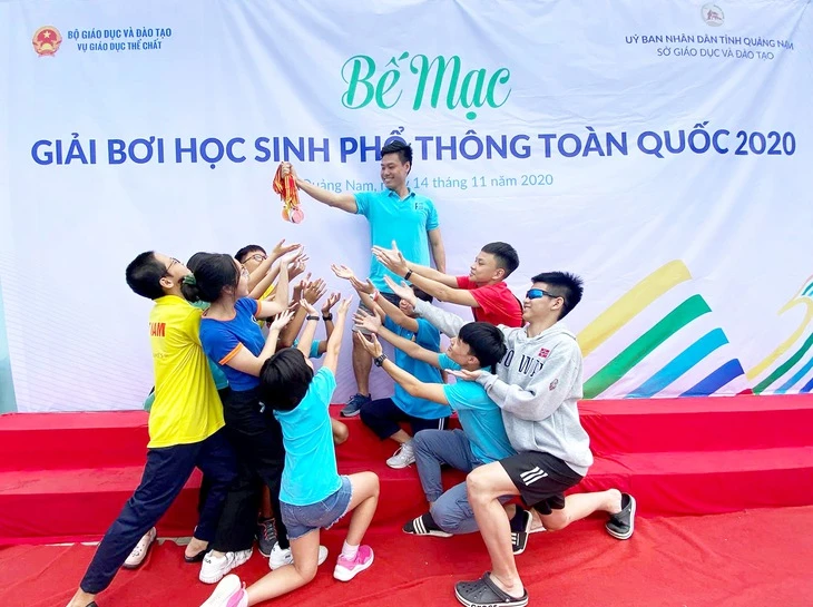 Đỗ Huy Long: Người thầy tuyệt vời trên đường đua xanh