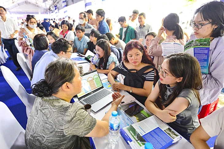 Tuyển sinh đại học 2025: Điểm sàn giảm sâu, điểm chuẩn sẽ ra sao?