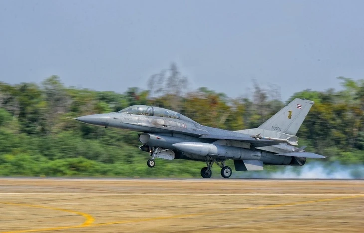 Thái Lan điều 4 chiếc F-16 hỗ trợ bộ binh ở biên giới