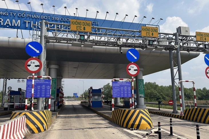 Tài xế bức xúc bị thu phí hai lần khi rẽ vào Nhơn Trạch từ cao tốc TP.HCM - Long Thành - Dầu Giây