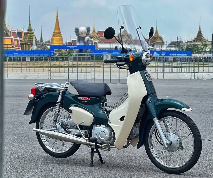 Honda Super Cub lộ thiết kế mới, phanh mới độc đáo: 'Gạt ngược' là khóa cứng, không lo trôi xe