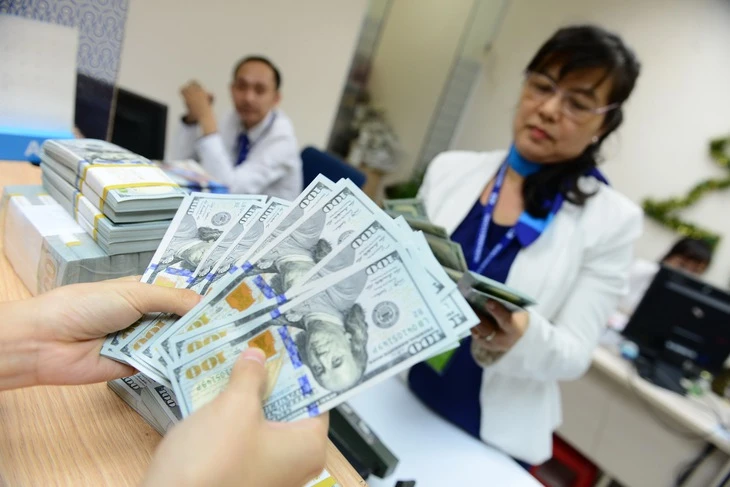 Giá USD ngân hàng giảm 302 đồng/USD chỉ sau hai ngày