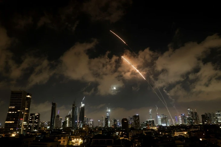 Xung đột Iran - Israel sáng 18-6: Iran dùng tên lửa siêu vượt âm, tuyên bố kiểm soát bầu trời Israel