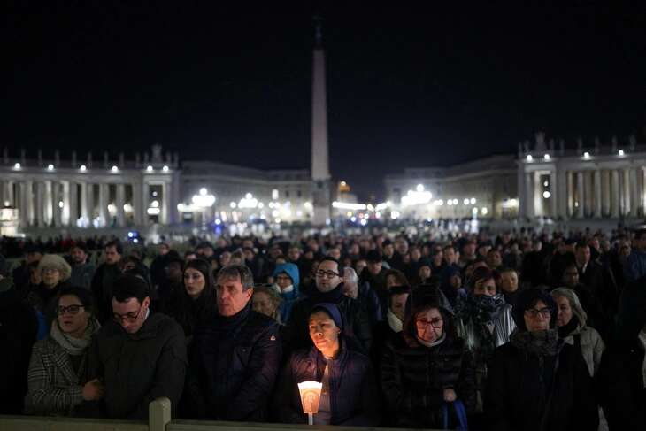 Vatican cập nhật: Giáo hoàng Francis bị suy hô hấp, phải thở máy trở lại