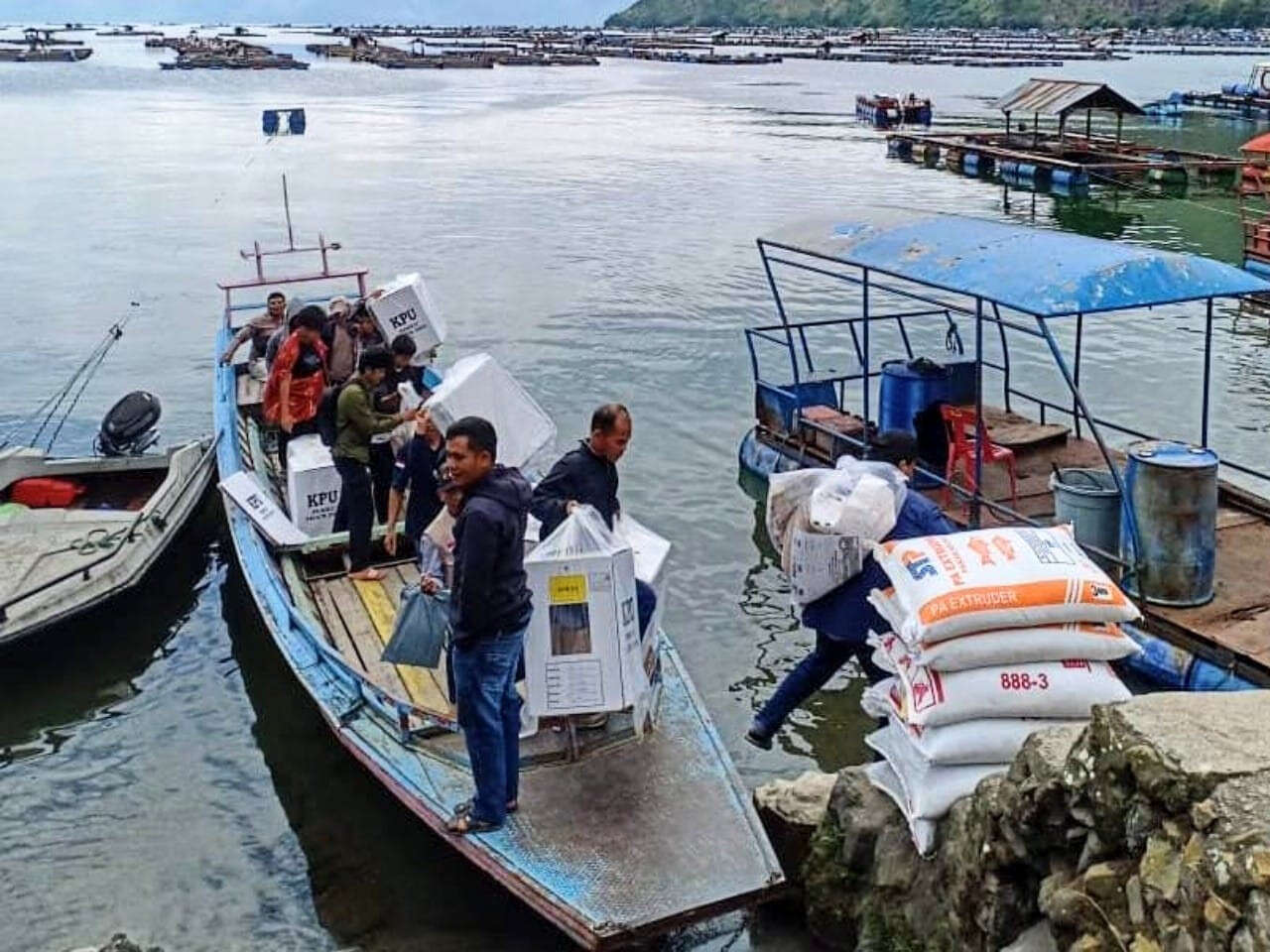 Kisah Perjuangan Polisi di Simalungun Kawal Logistik Pemilu 2024: Bertaruh Nyawa Membelah Danau Toba