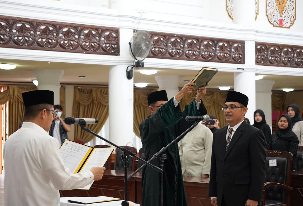 Yusrin Trinanda Dilantik Jadi PAW Anggota KPID Sumbar