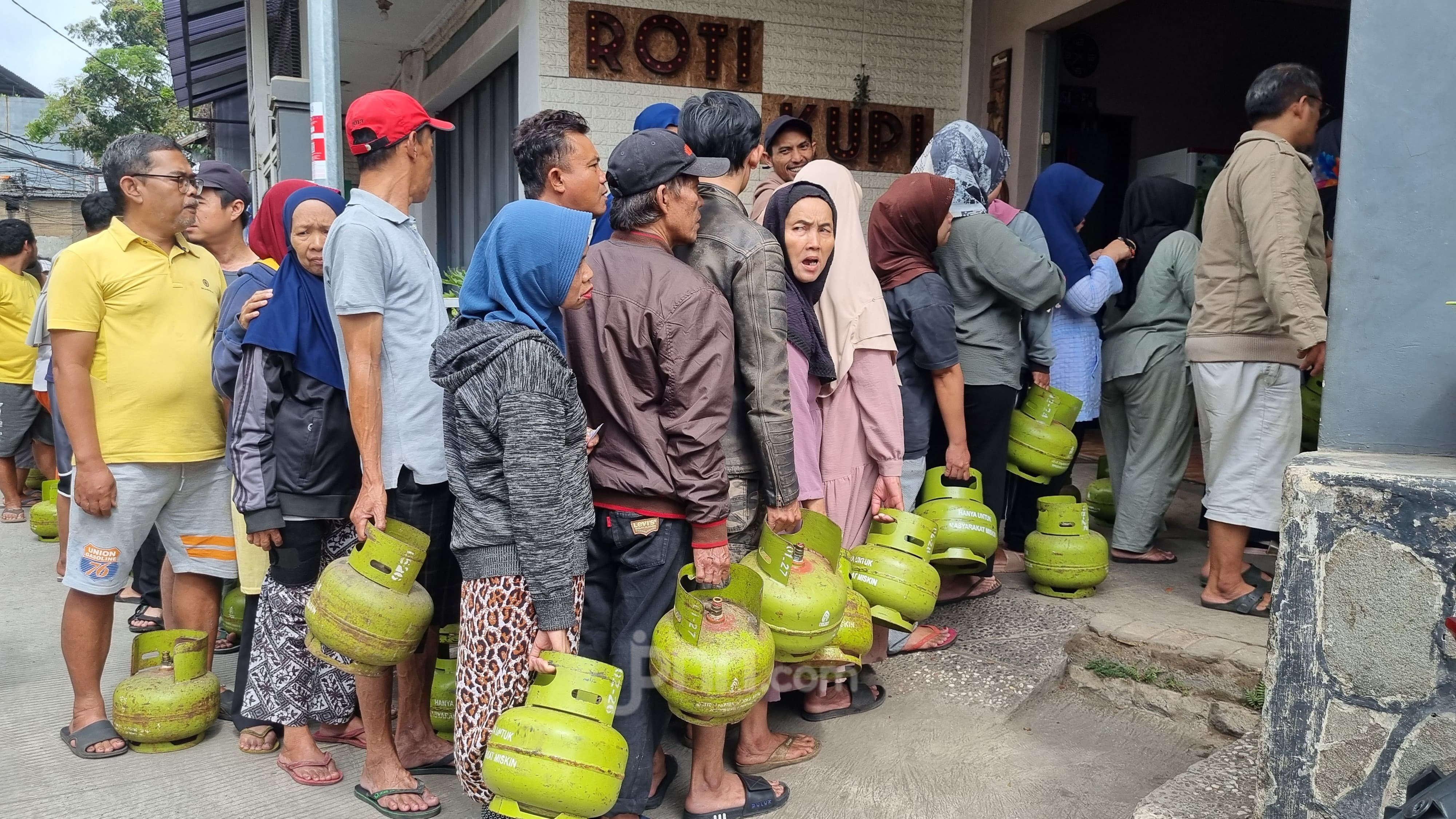 Bey Machmudin Pastikan Tidak Ada Lagi Kelangkaan Elpiji 3 Kilogram di Jabar