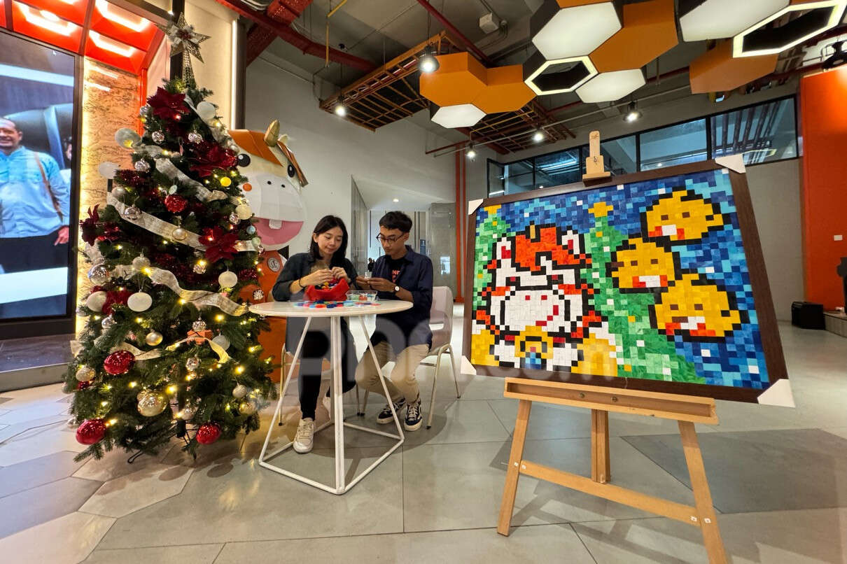 UC Sulap Tutup Botol Jadi Pixel Art & Produk Ramah Lingkungan untuk Hiasan Natal