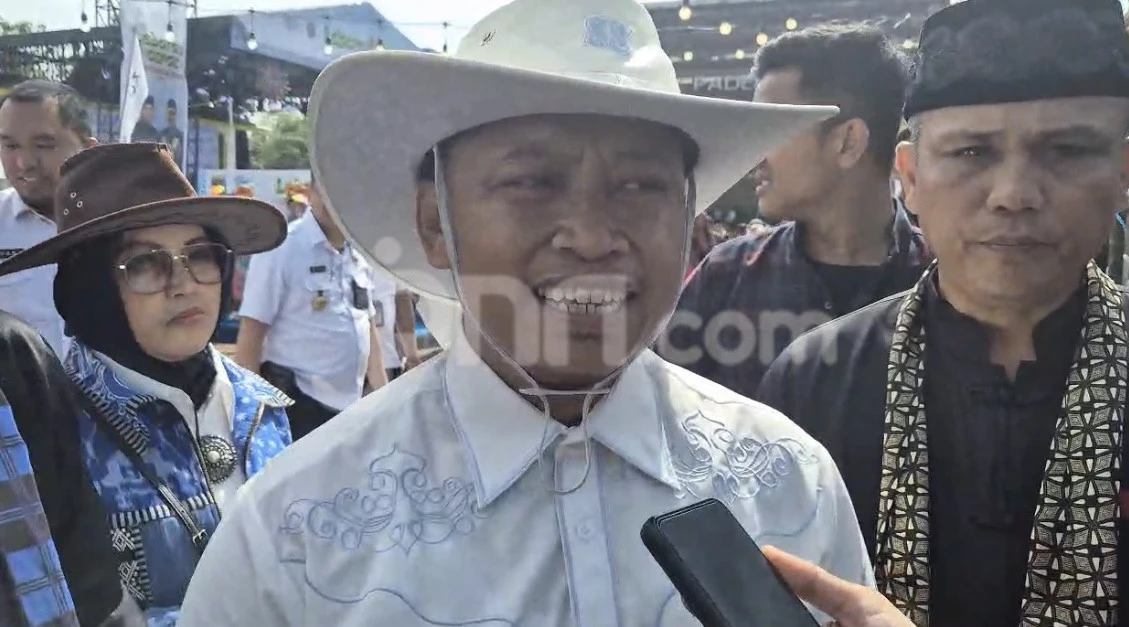 Lebaran Depok, Nyedengin Baju hingga Fashion Show ala Tahun 70