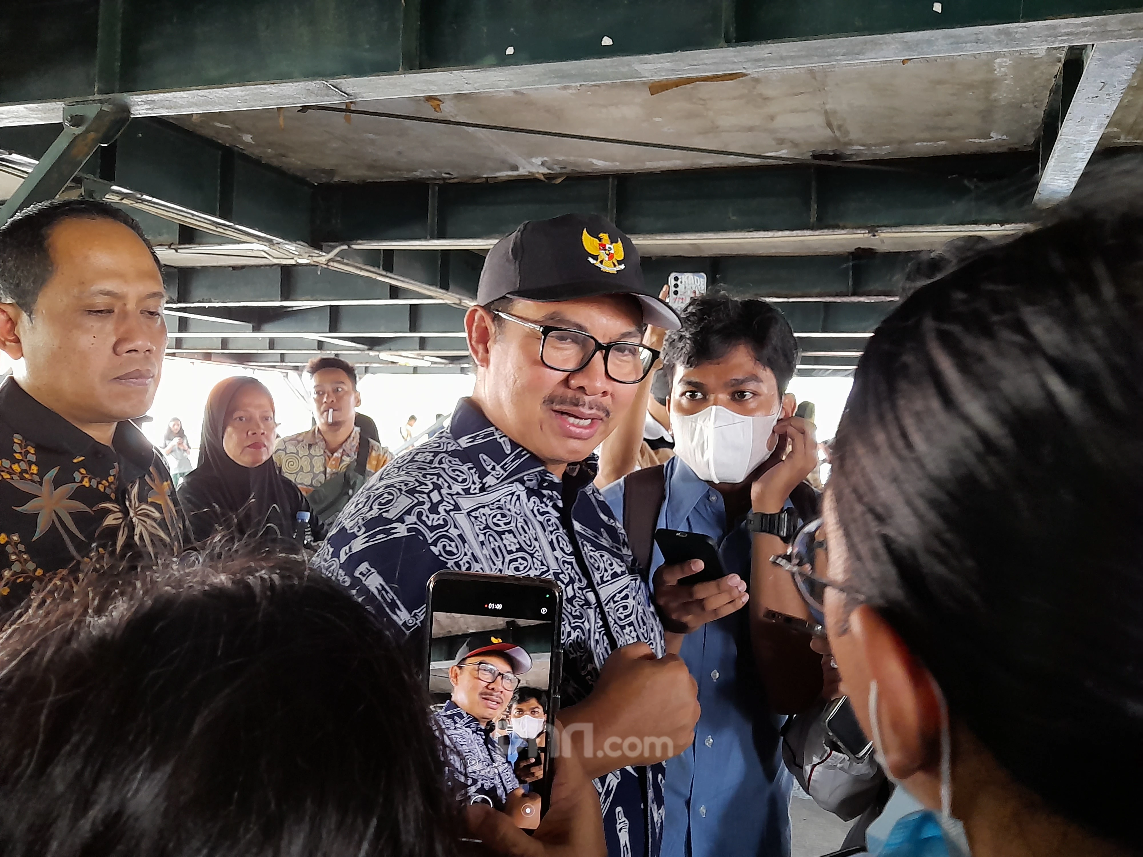 Dialog dengan Warga di Parkiran ABA, Hasto Wardoyo Menangis