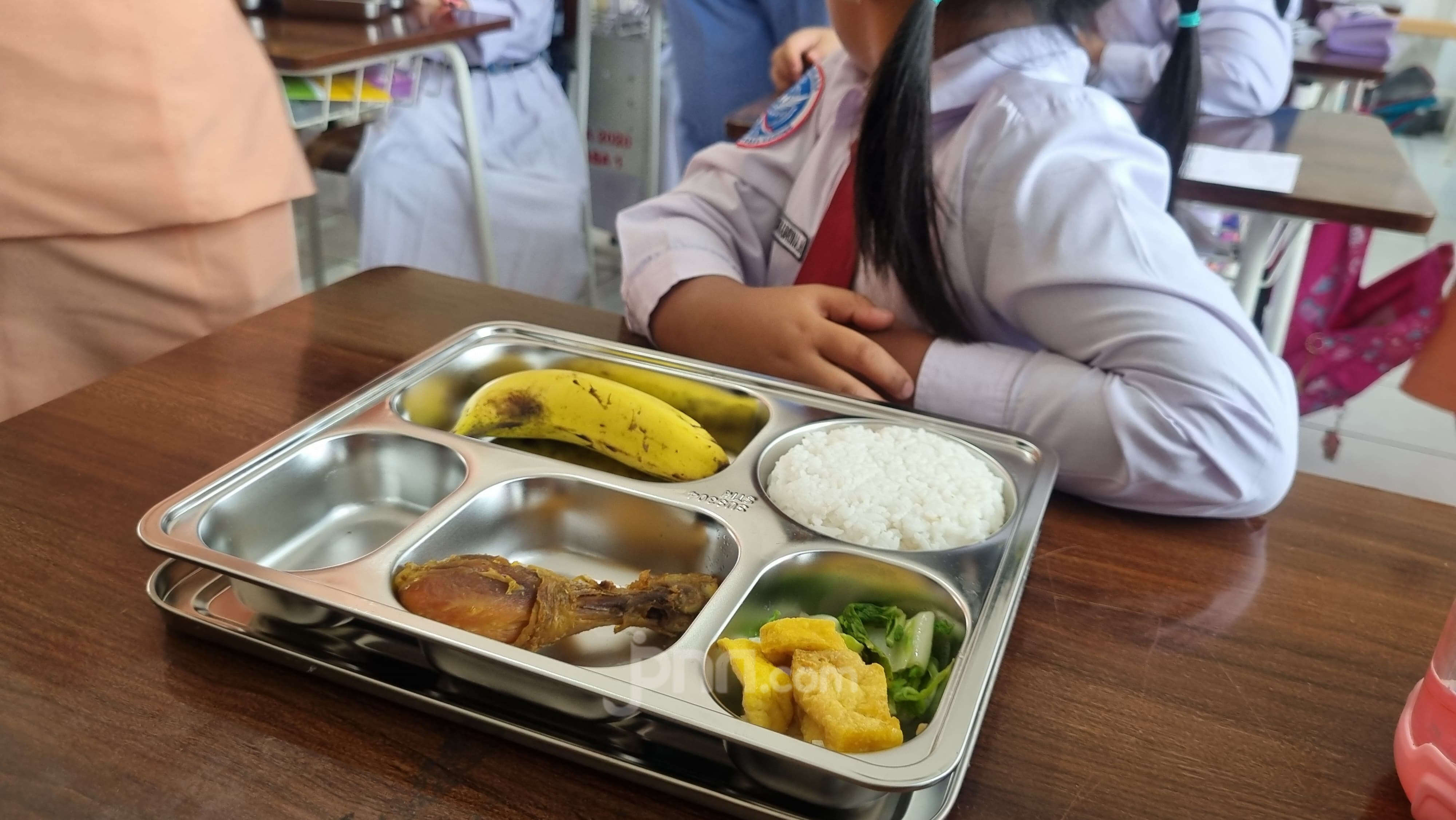 Menu Lengkap Program MBG di 2 SPPG Kota Bandung, Dari Ayam Goreng hingga Burger