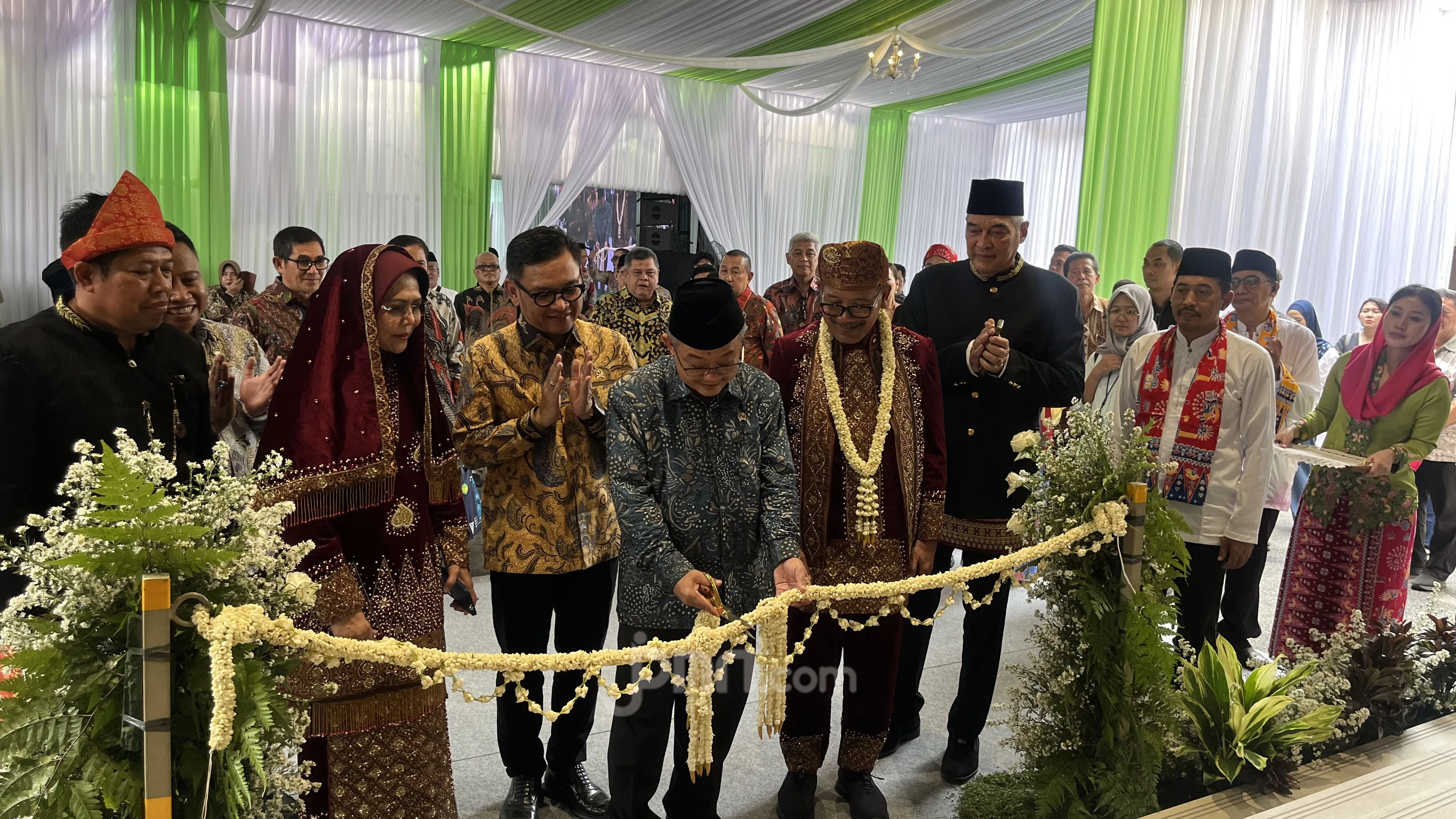 Mendikdasmen Abdul Mu’ti Resmikan Sekolah Bakti Mulya 400 Depok