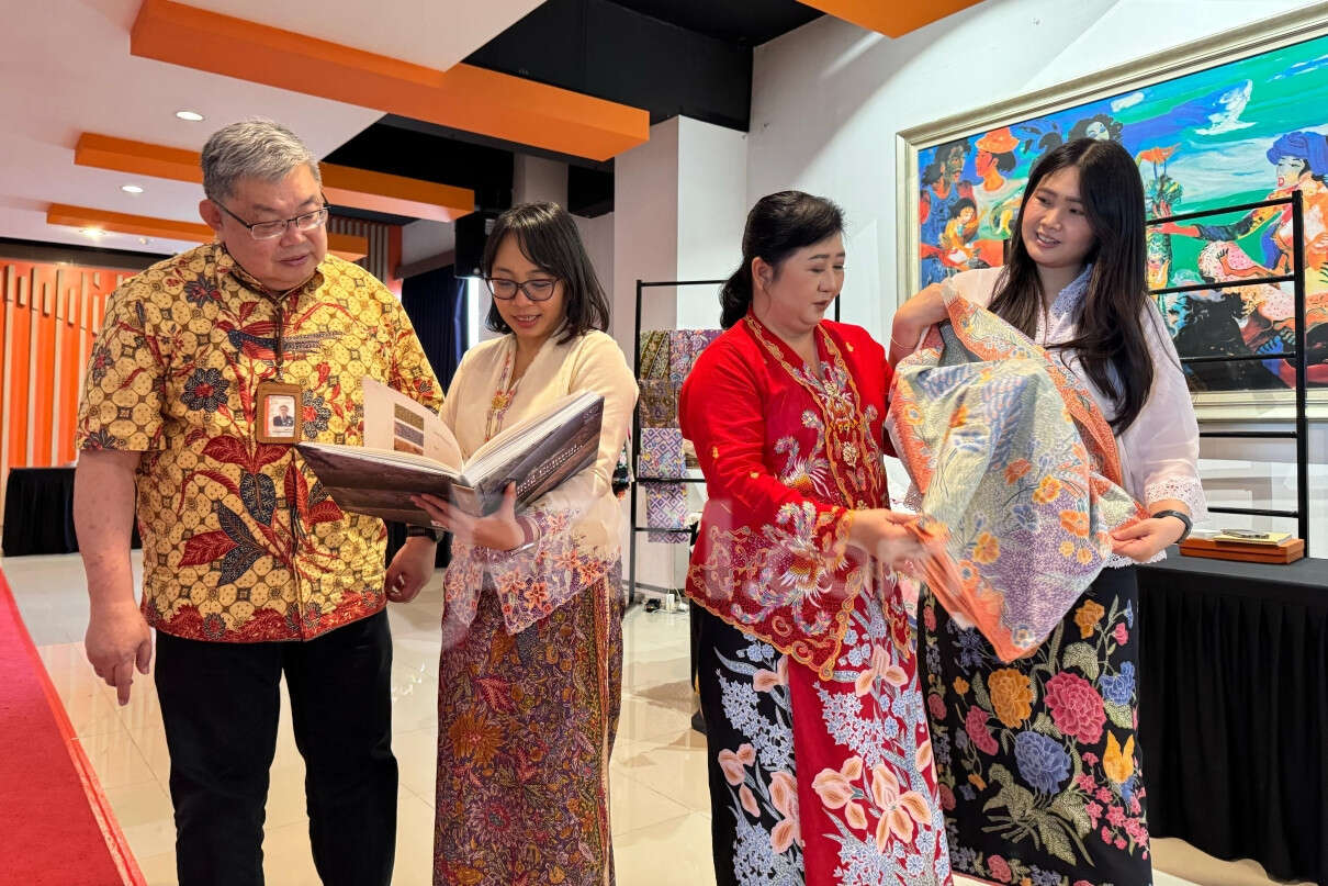 Universitas Ciputra Rayakan 100 Tahun Batik Peranakan Oey Soe Tjoen