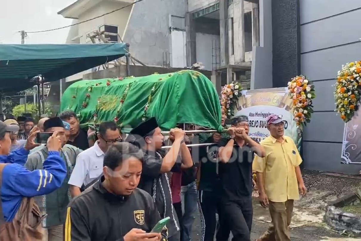 Legenda Persebaya Berpulang, Ratusan Bonek Iringi ke Peristirahatan Terakhir