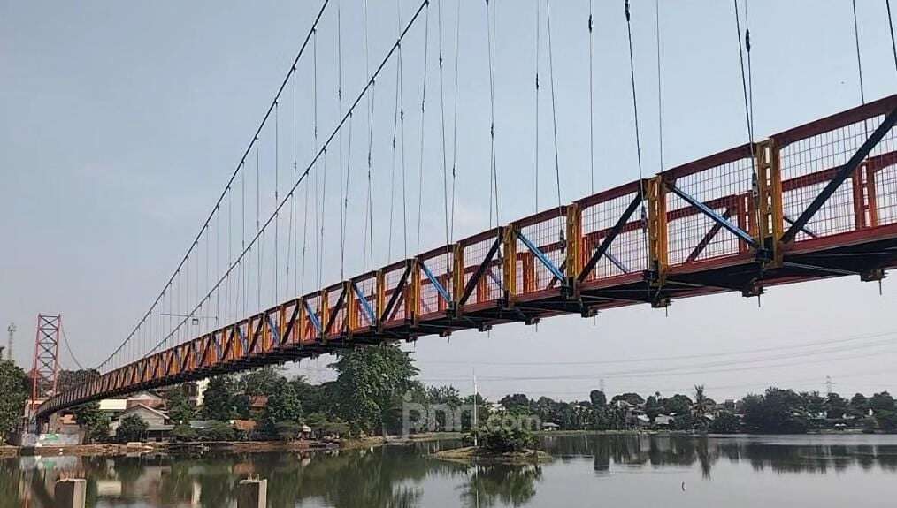 Mulai Hari Ini, Jembatan Gantung Alun-alun Barat Kota Depok Resmi Dibuka