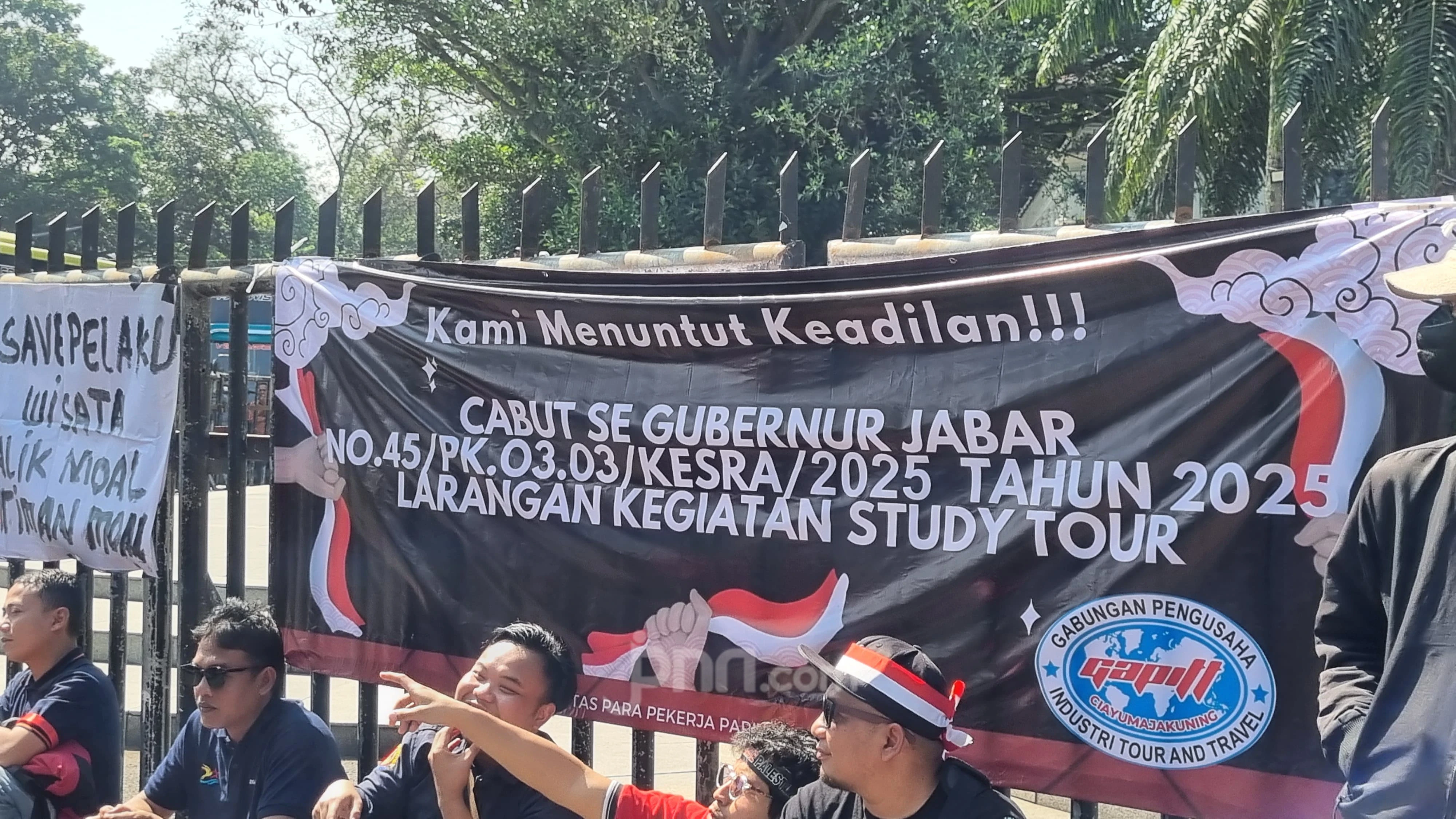 Geruduk Gedung Sate, Pengusaha Bus Pariwisata Tuntut Dedi Mulyadi Cabut Larangan Studi Tur
