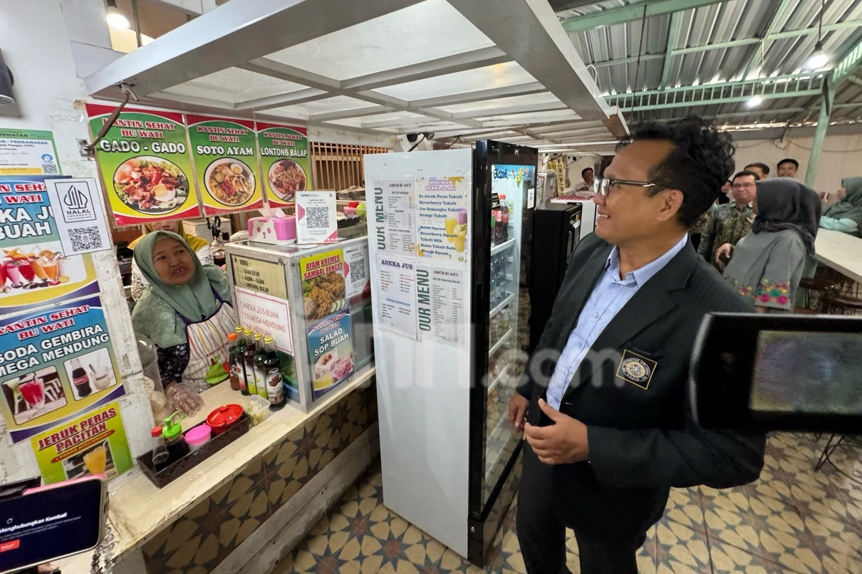 Resmikan Zona KHAS, 94 Tenant Kantin Unair Kini Bersertifikat Halal