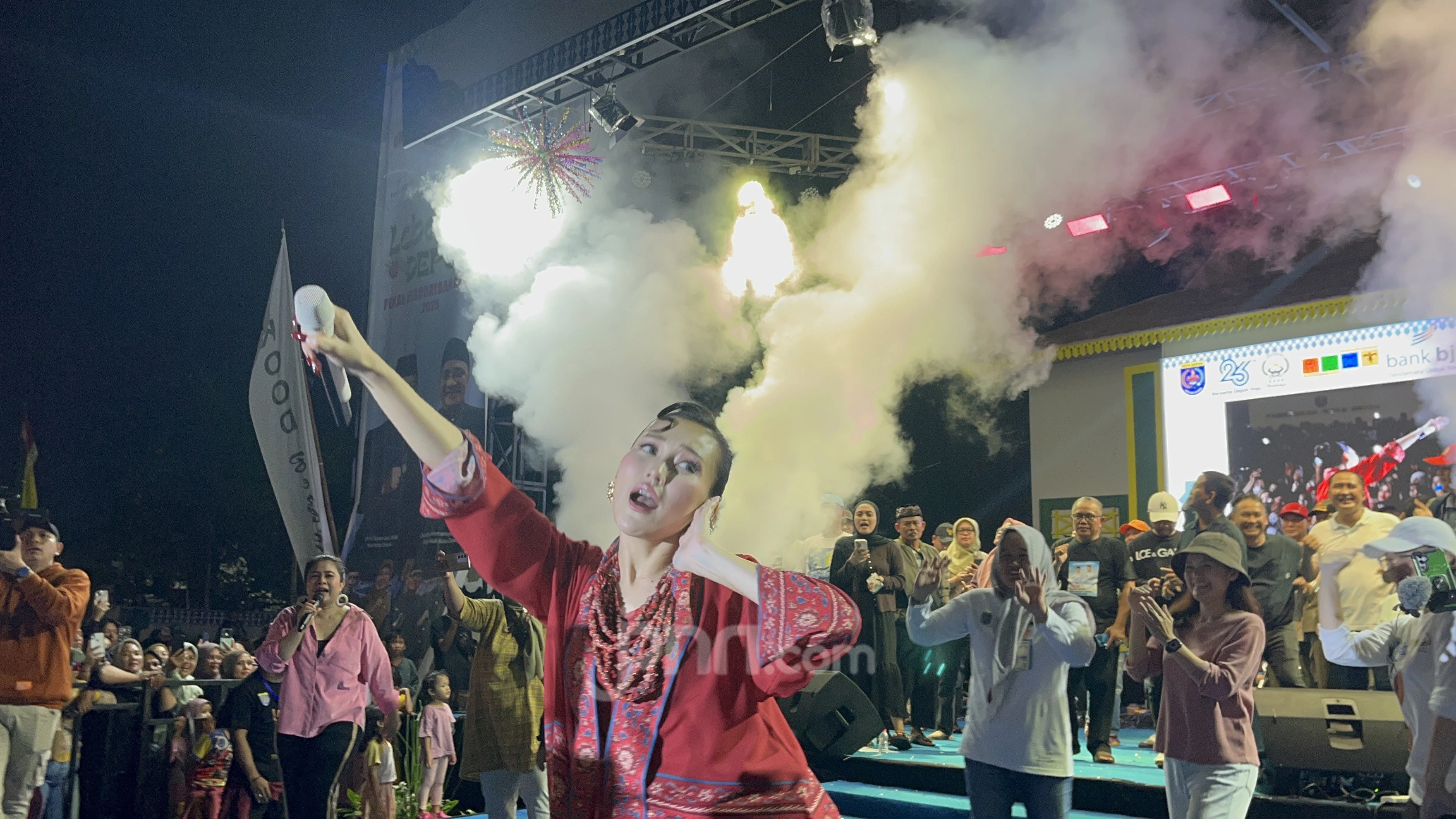Tutup Lebaran Depok 2025 Dengan Meriah, Ayu Ting Ting Ajak Ribuan Warga Bergoyang