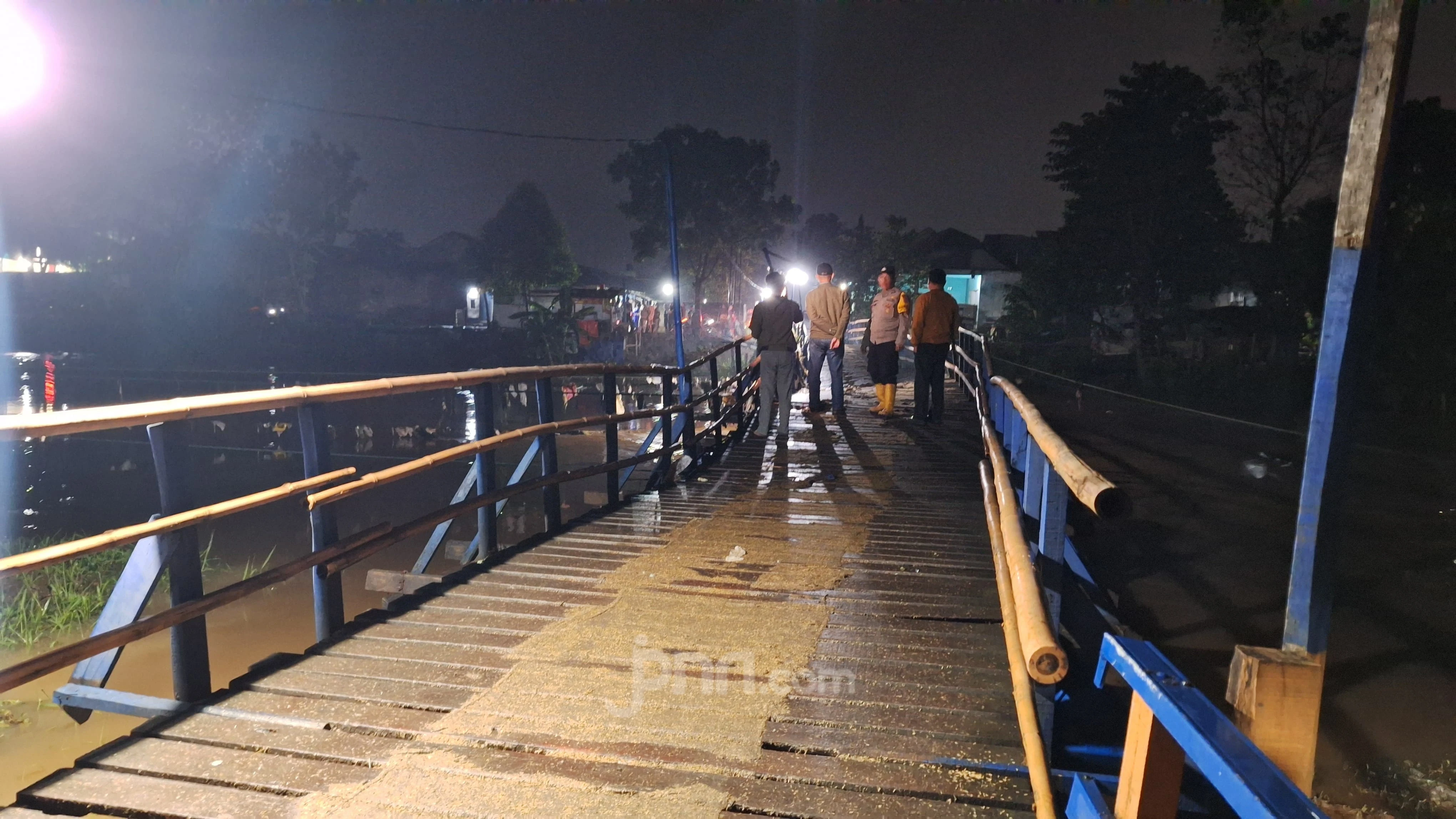 Jembatan Kayu Bojongsoang-Cijeruk Ambruk, Begini Kesaksian Warga