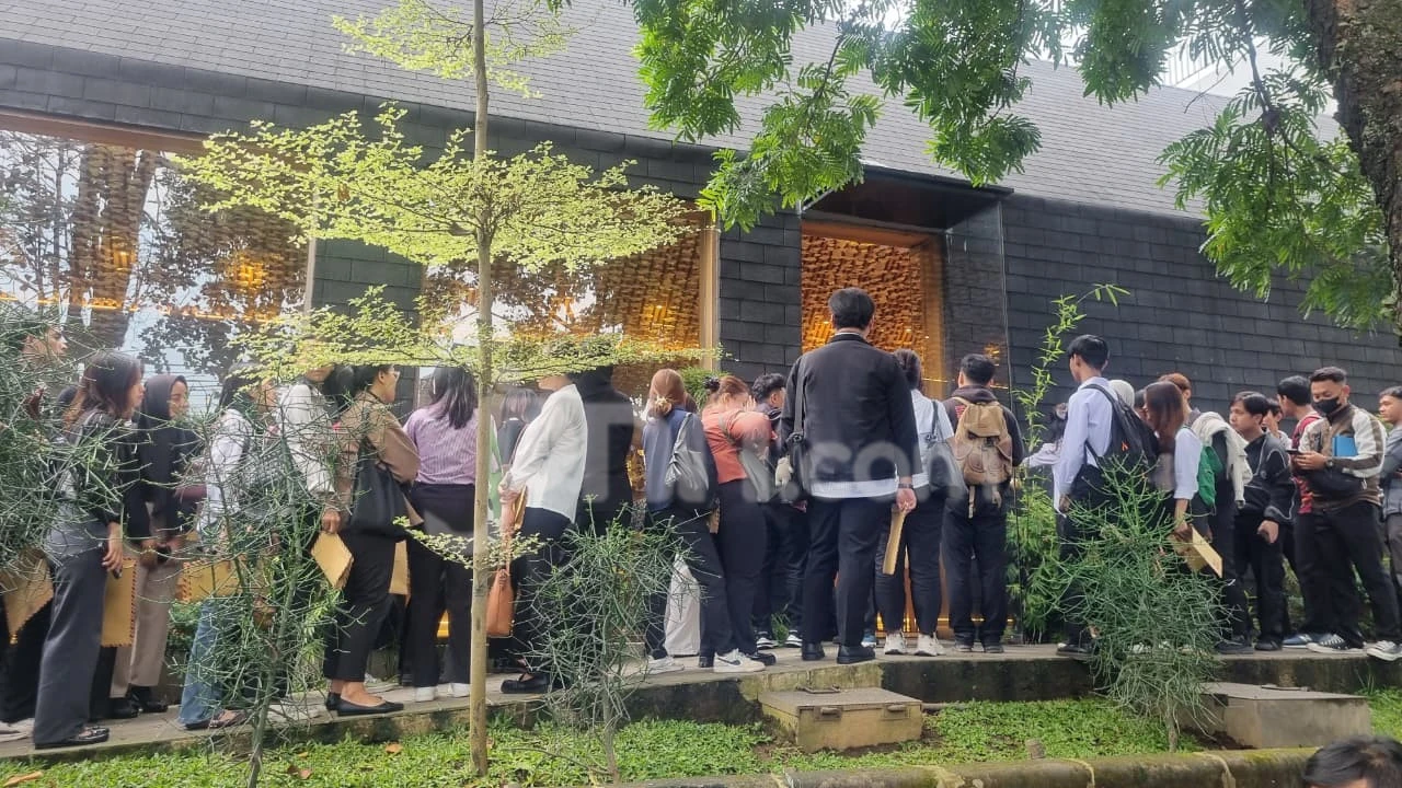 Antrean Pelamar Kerja di Restoran Bandung Mengular, Janji Wapres Gibran Dipertanyakan