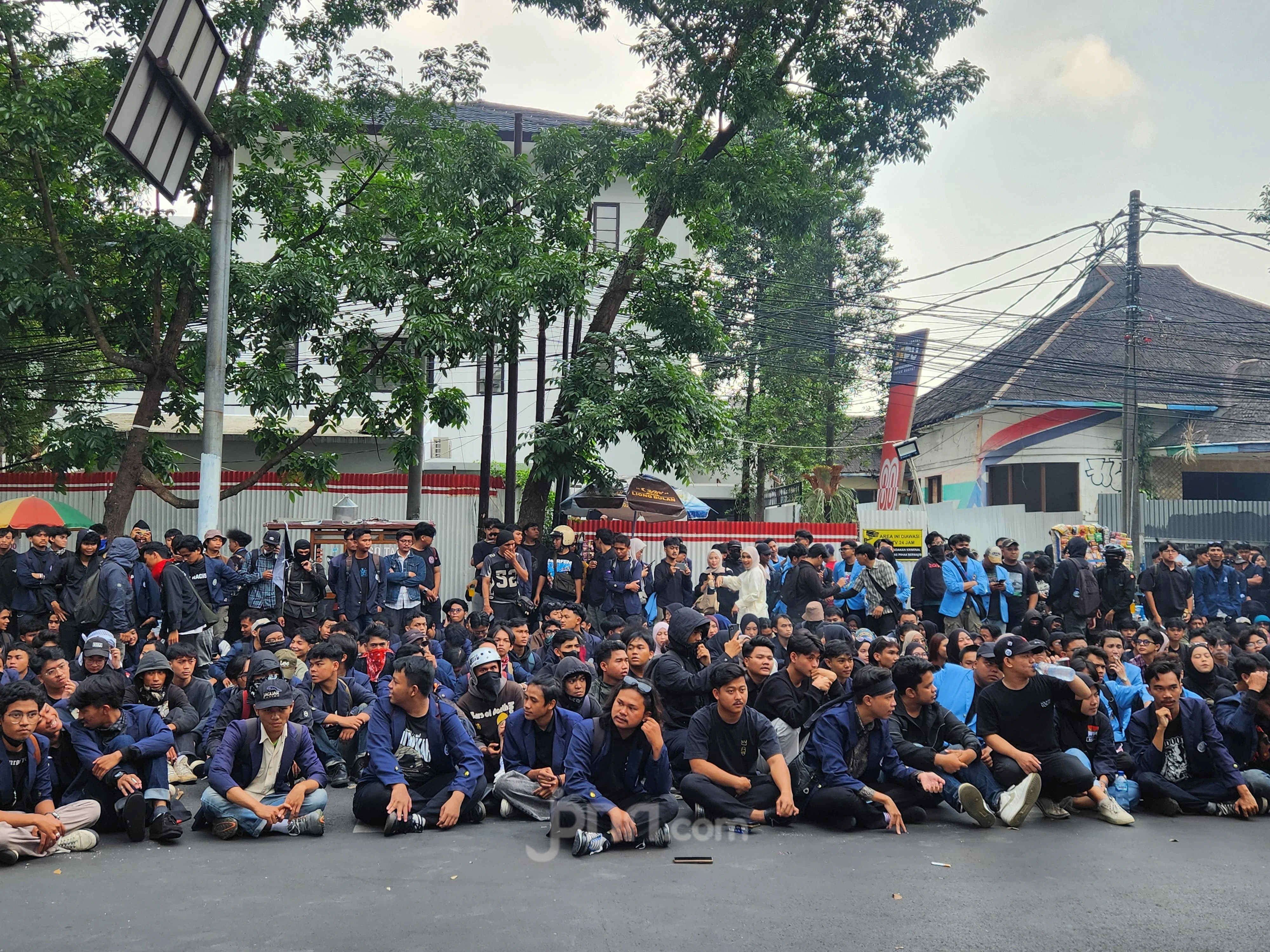 Isu Kembalinya Orde Baru Mengemuka dalam Aksi Mahasiswa di DPRD Jabar