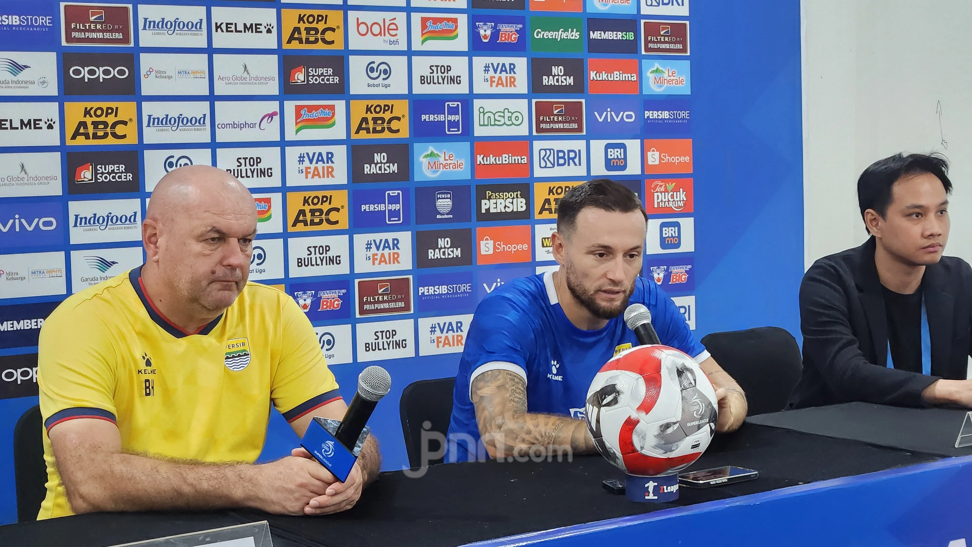 Melawan Persis, Marc Klok Ogah Hancurkan Ritme Kemenangan Persib  