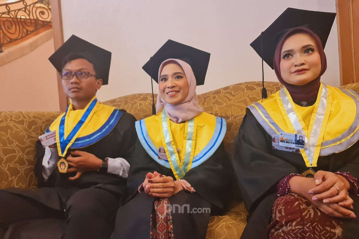 Wisuda Angkatan Pandemi, 3 Mahasiswa UWP Dapat Beasiswa S2 & Uang Pembinaan