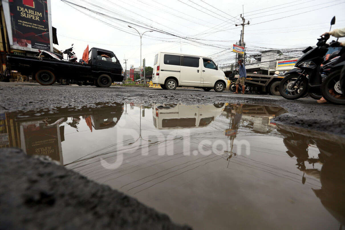 Jalan Rusak Parah, Pengusaha Angkot di Semarang Rugi Besar