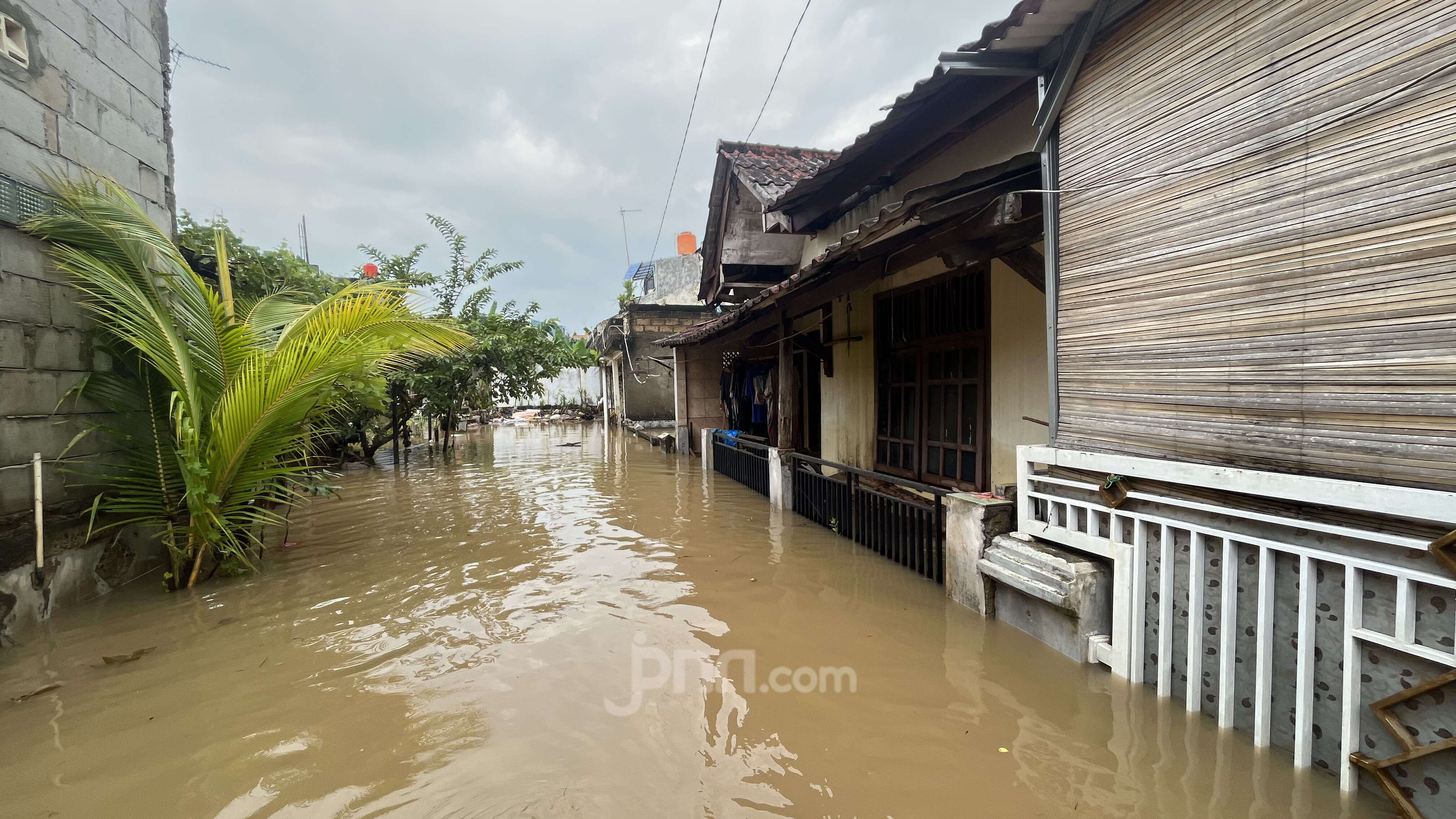 Diguyur Hujan Seharian, 15 Wilayah di Kota Depok Terendam Banjir