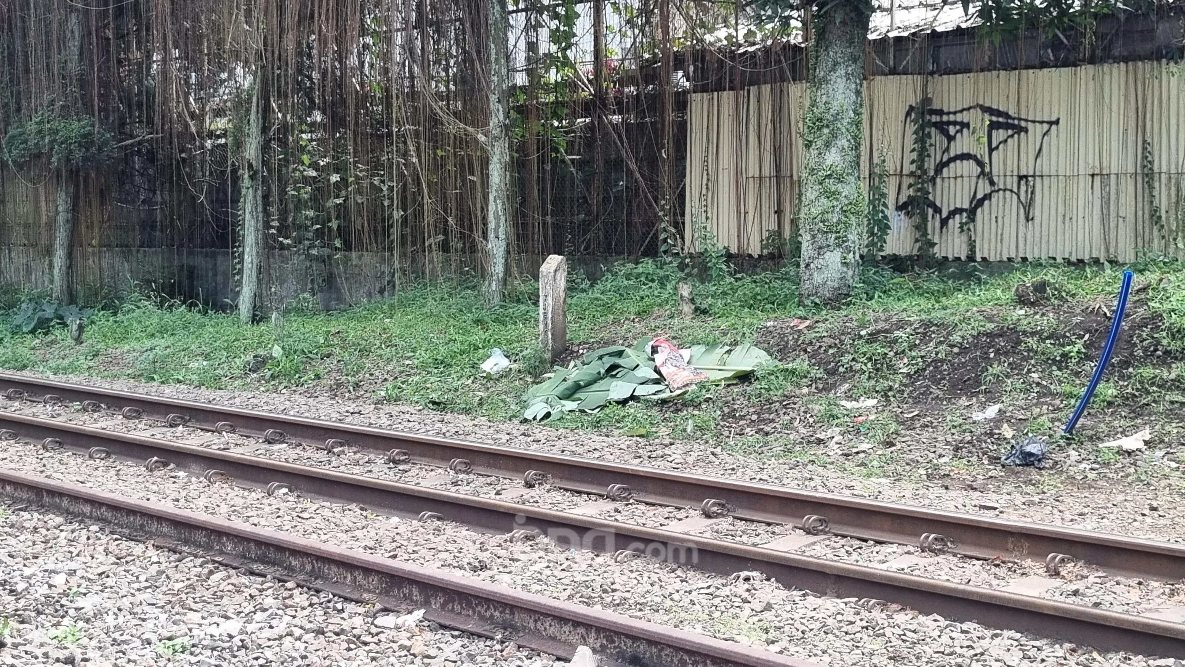 Menerobos Pintu Perlintasan, Seorang Pria Tewas Tertemper KRL di Bandung