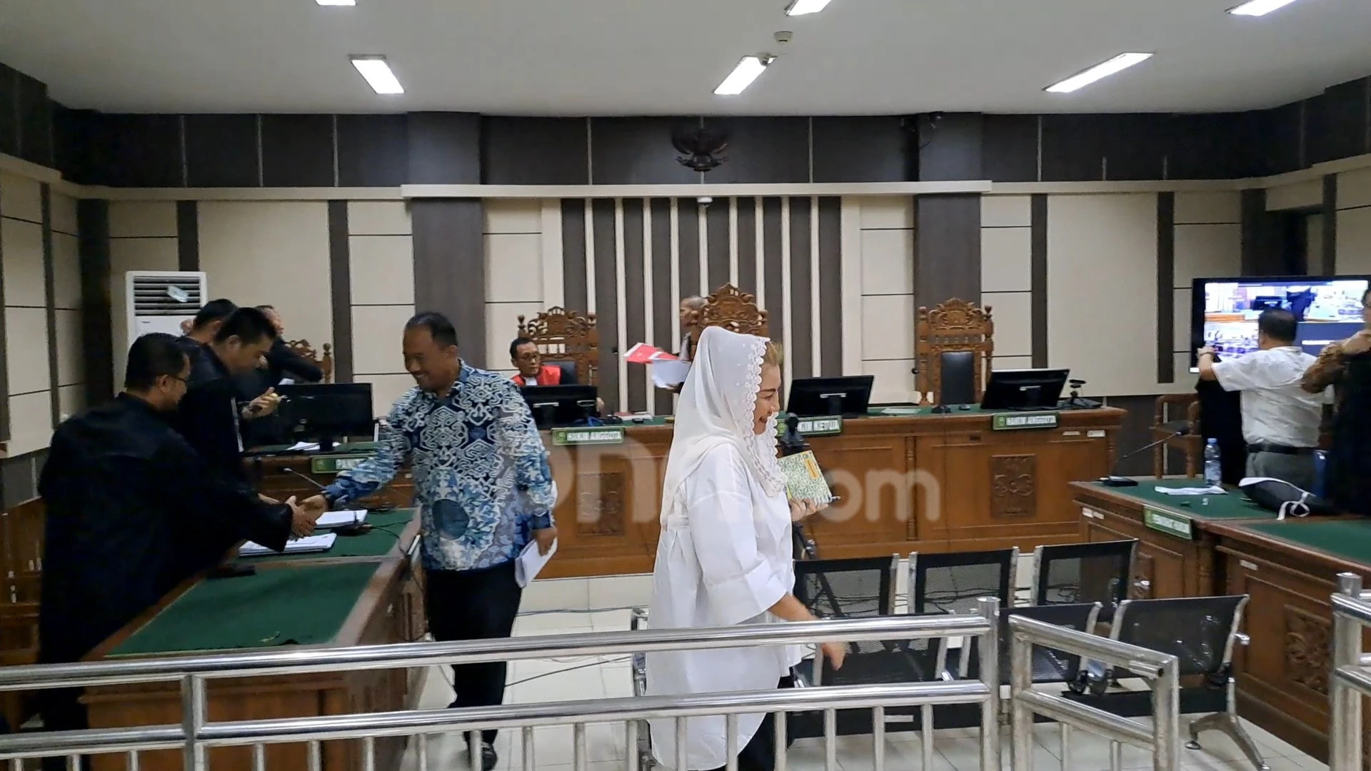 Satu Suara, Mbak Ita & Suami Bantah Kesaksian Ade Bhakti Soal Proyek Penunjukan Langsung