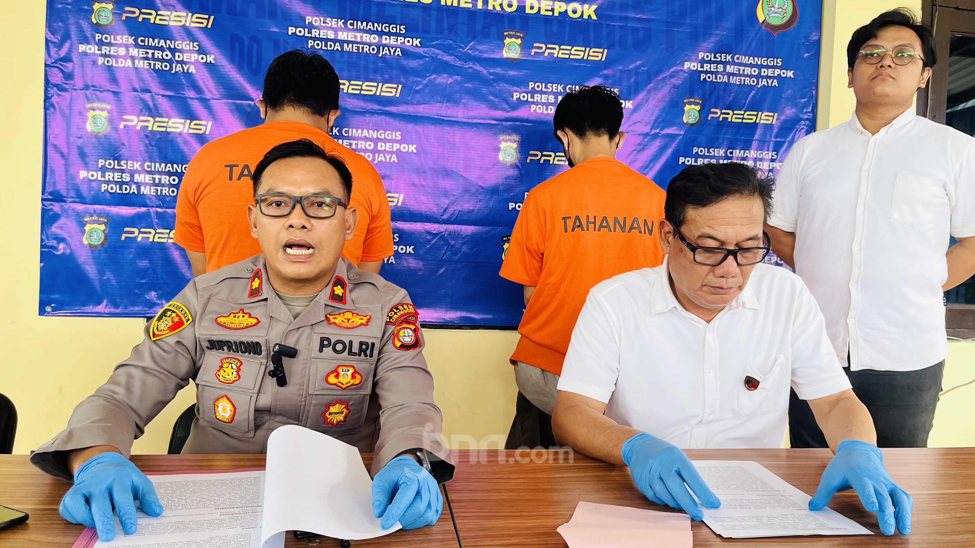 Polsek Cimanggis Ringkus 2 Pelaku Ganjal ATM, Modusnya Pakai Lidi Hingga Berpura Membantu Korban