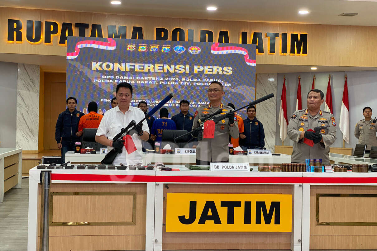 Polisi Ungkap Sindikat Penjualan Senpi KKB, 2 Warga Bojonegoro & Tuban Jadi Tersangka