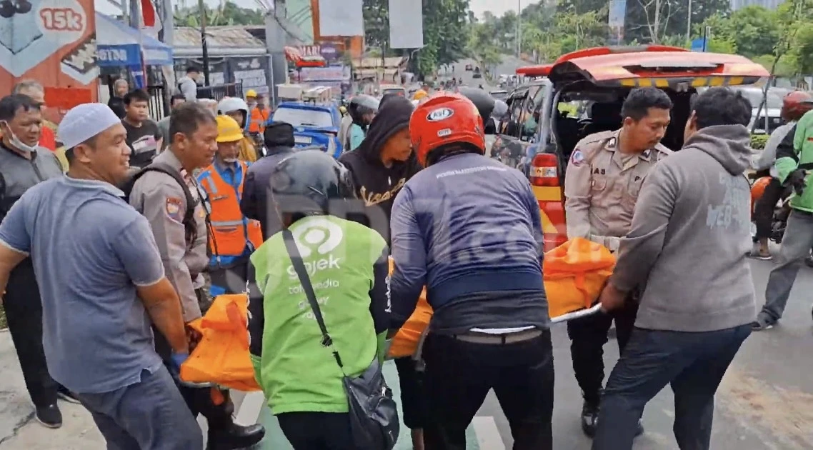 Pengemudi Ojol Tewas Terlindas Truk di Depok