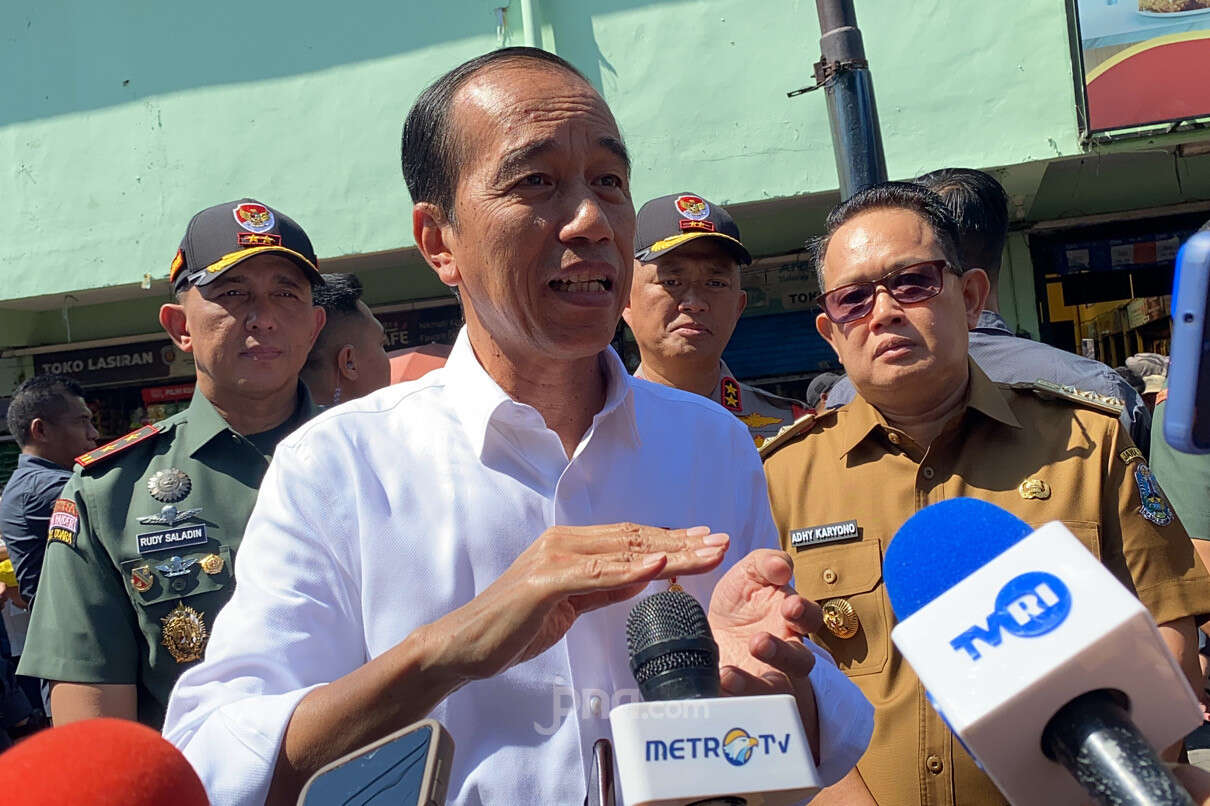 Jokowi Setujui Pengunduran Diri Risma dari Jabatan Mensos untuk Maju Pilgub Jatim