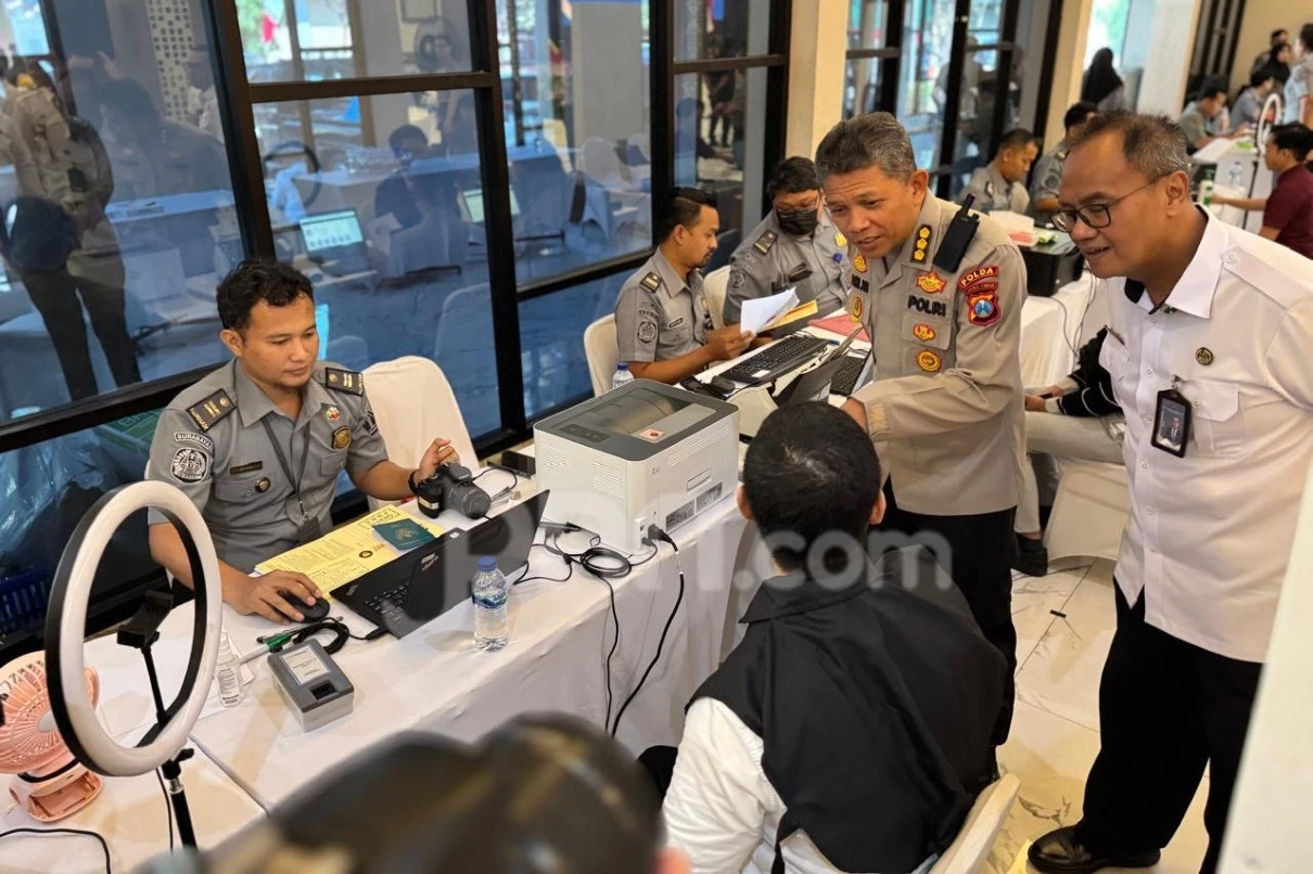 Pelayanan Paspor di Mapolda Jatim Diserbu Warga, Ini Jadwal dan Kuotanya