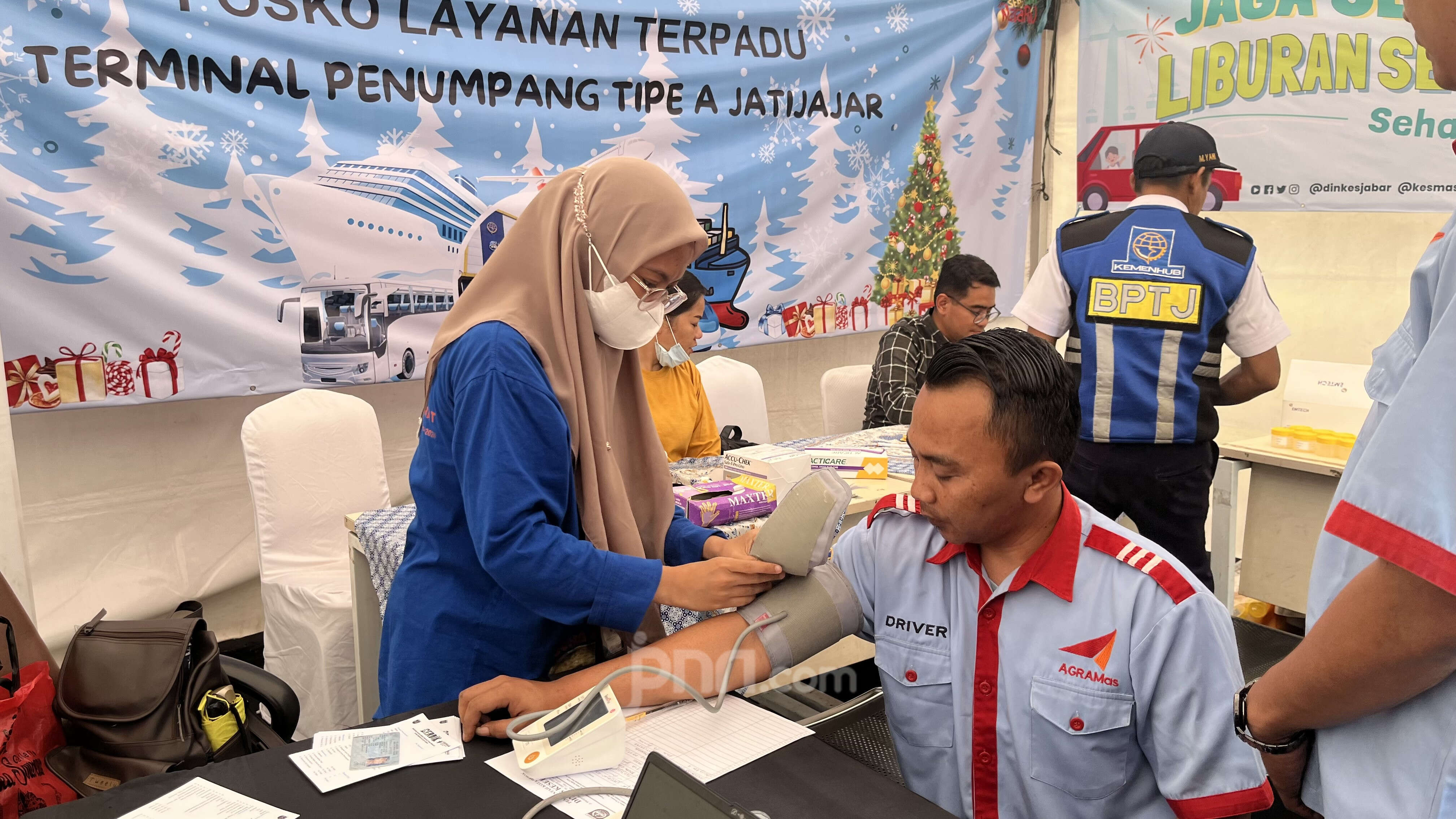 Pastikan Keselamatan Penumpang, Kepala Terminal Jatijajar Lakukan Tes Kesehatan ke Seluruh Awak Bus