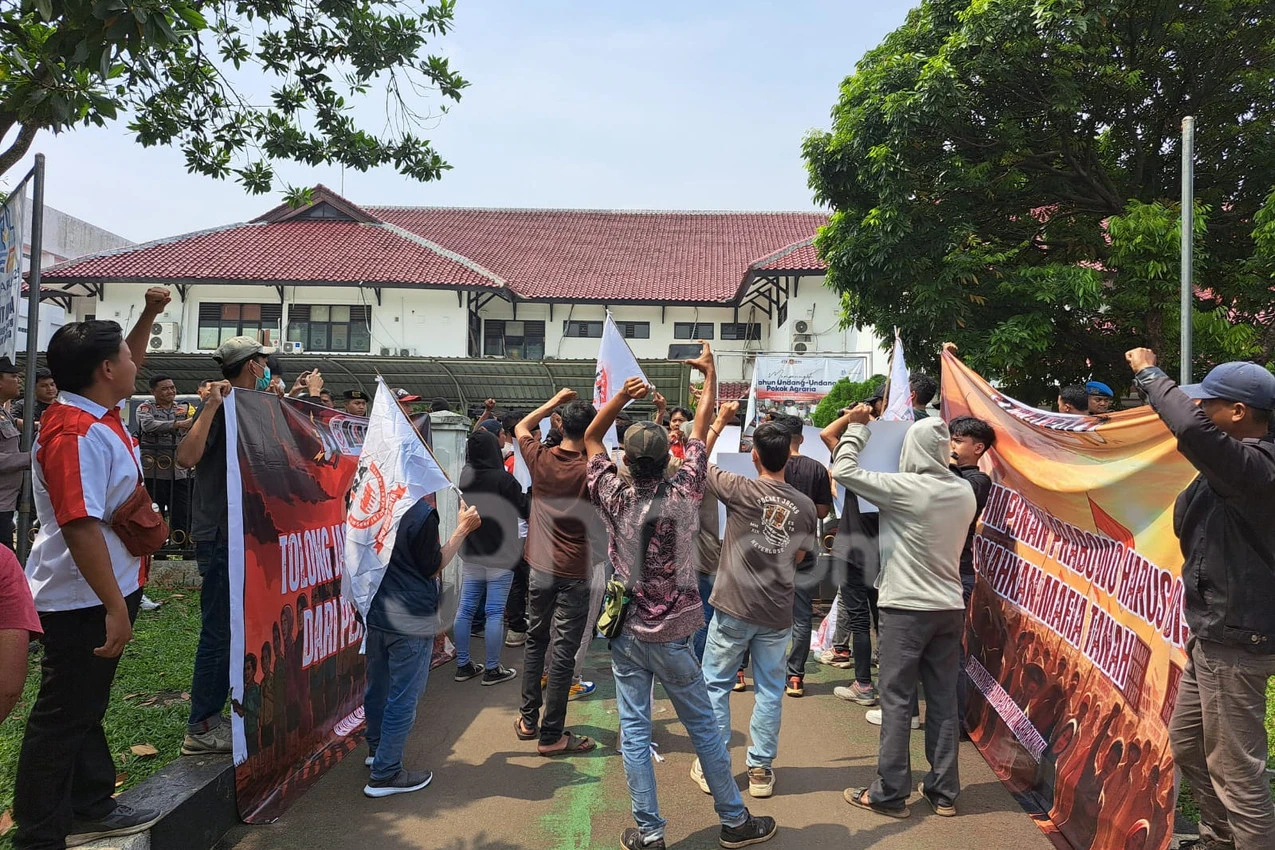 Setahun Kepemimpinan Prabowo Dinodai Aksi Mafia Tanah di Bogor, Kantor BPN Dihujani Telur Busuk