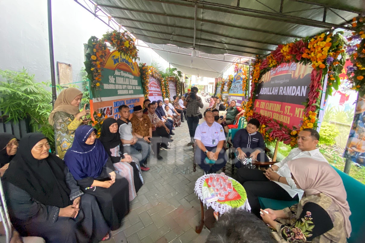 Eri Janjikan Pendidikan Gratis Kepada Anak Asisten Masinis yang Meninggal