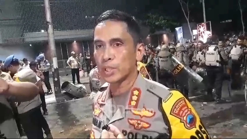 Aksi Menuntut Jokowi Lengser di Semarang, Satu Polisi Terkena Tombak