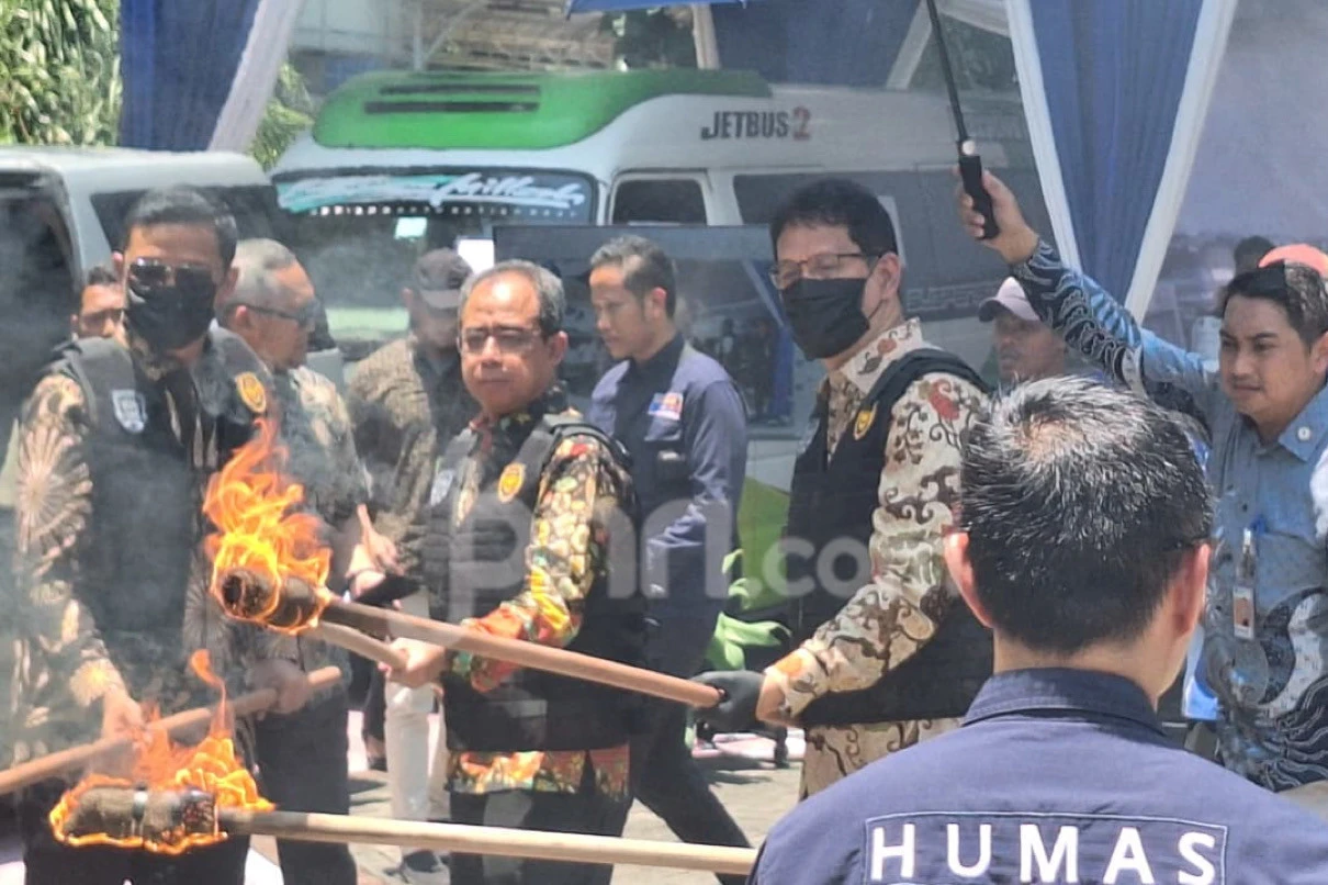 Menkeu Purbaya: Rokok Ilegal Harus Dibinasakan, Rugikan Negara & Pengusaha Patuh