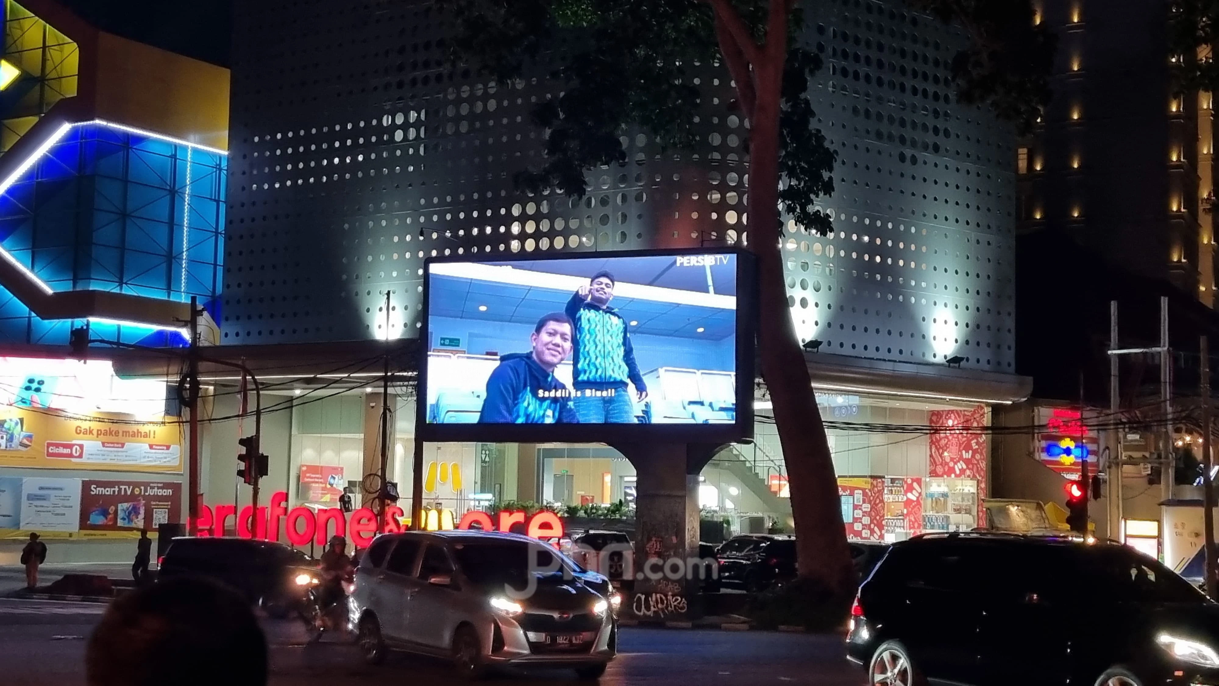 Melalui Tayangan Videotron, Persib Umumkan Saddil Ramdani Resmi jadi Bagian Skuad Maung Bandung