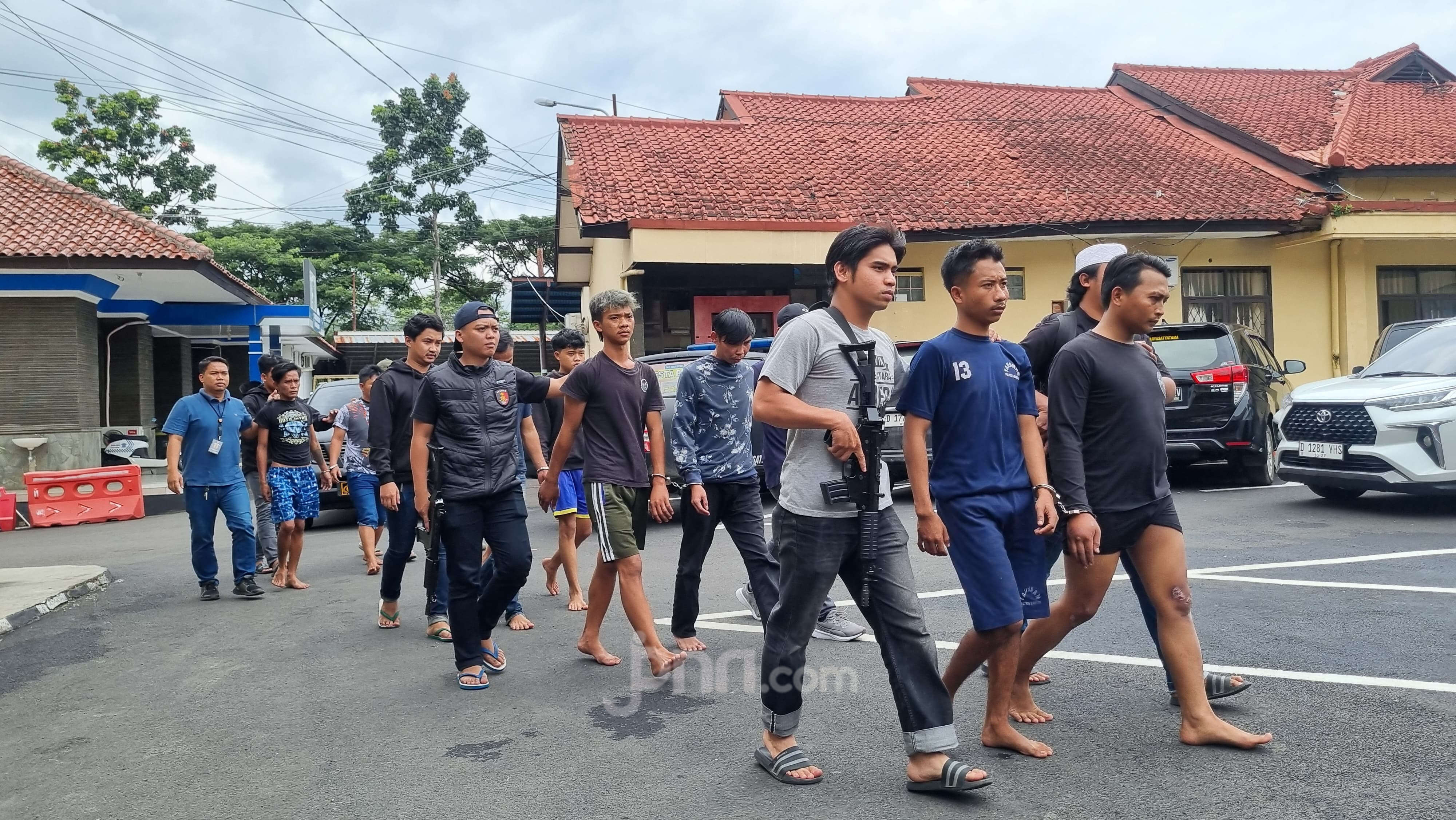 Polisi Tangkap 5 Pengeroyok Tukang Parkir di Cimaung Setelah Sempat Kabur ke Kota Dodol