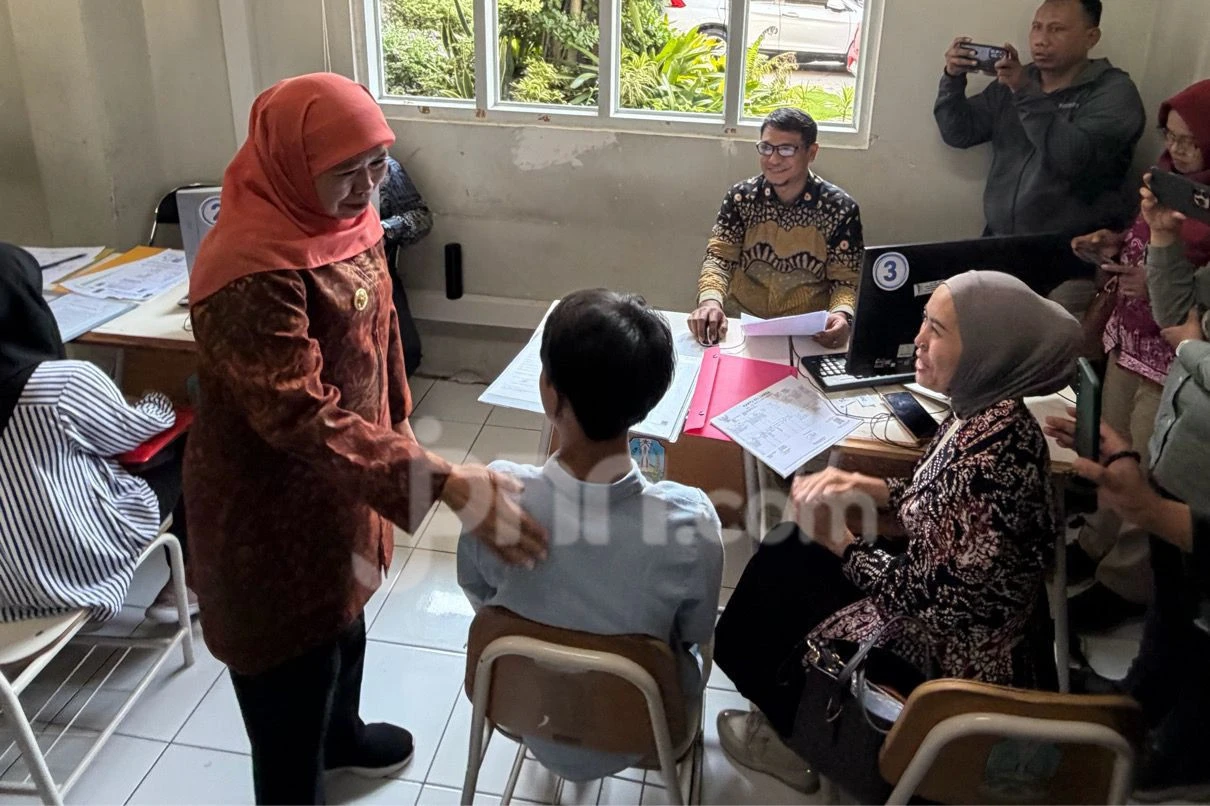 Khofifah Ingatkan Daya Tampung SMA-SMK Negeri Jatim Hanya 39,3 Persen