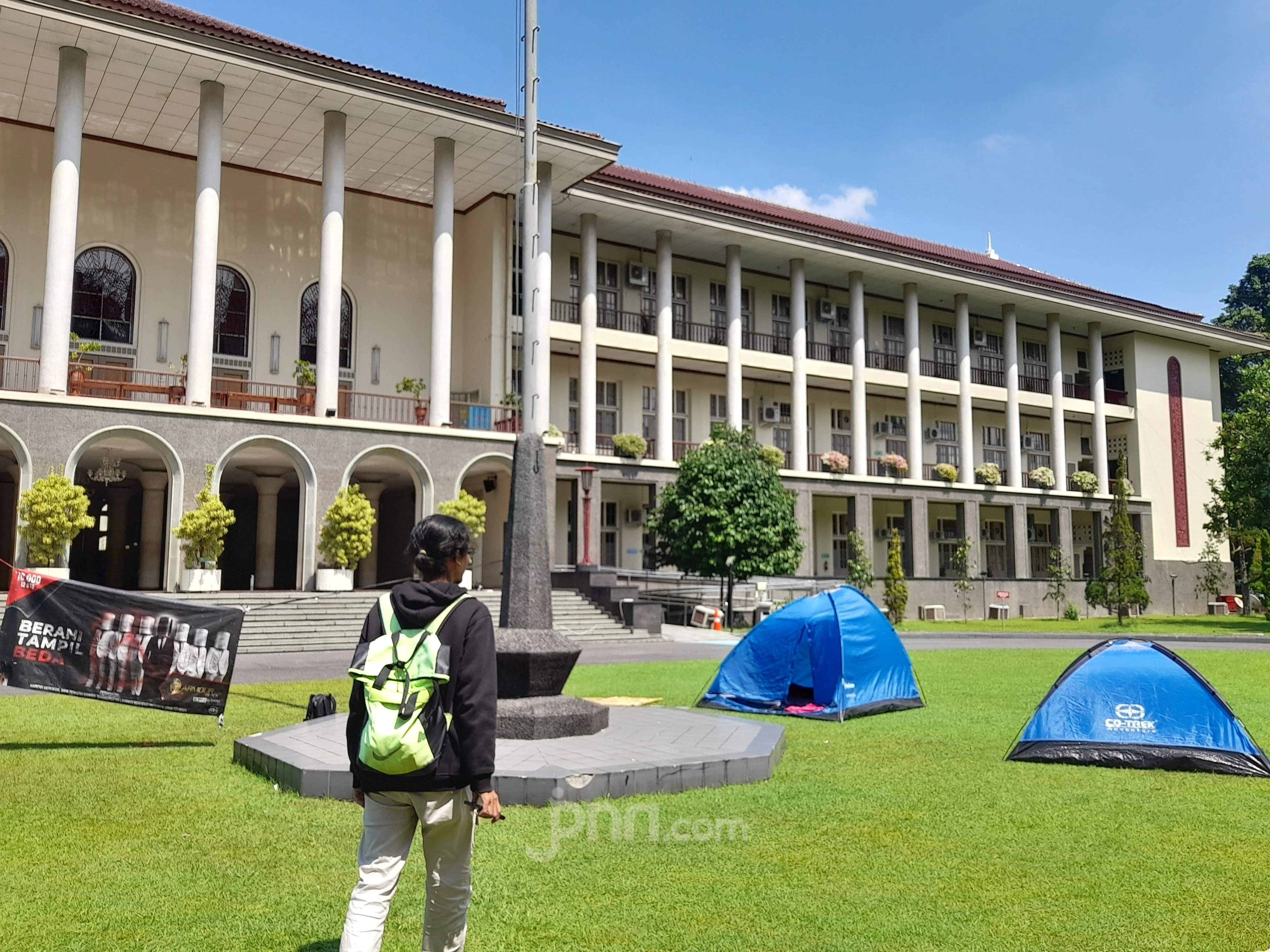 Mahasiswa UGM Kamping di Balairung, Hanya Ingin Dialog dengan Rektor